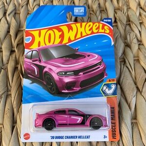 2020 Dodge Charger Hellcat Car Muscle Mania Hot Wheels Diecast  New 2025 Pink